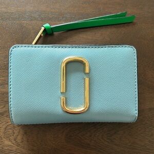 The snapshot compact wallet